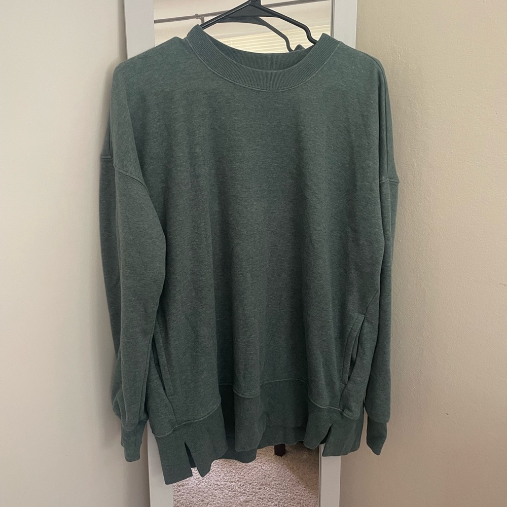 Kirkland cozy fleece crewneck with pockets